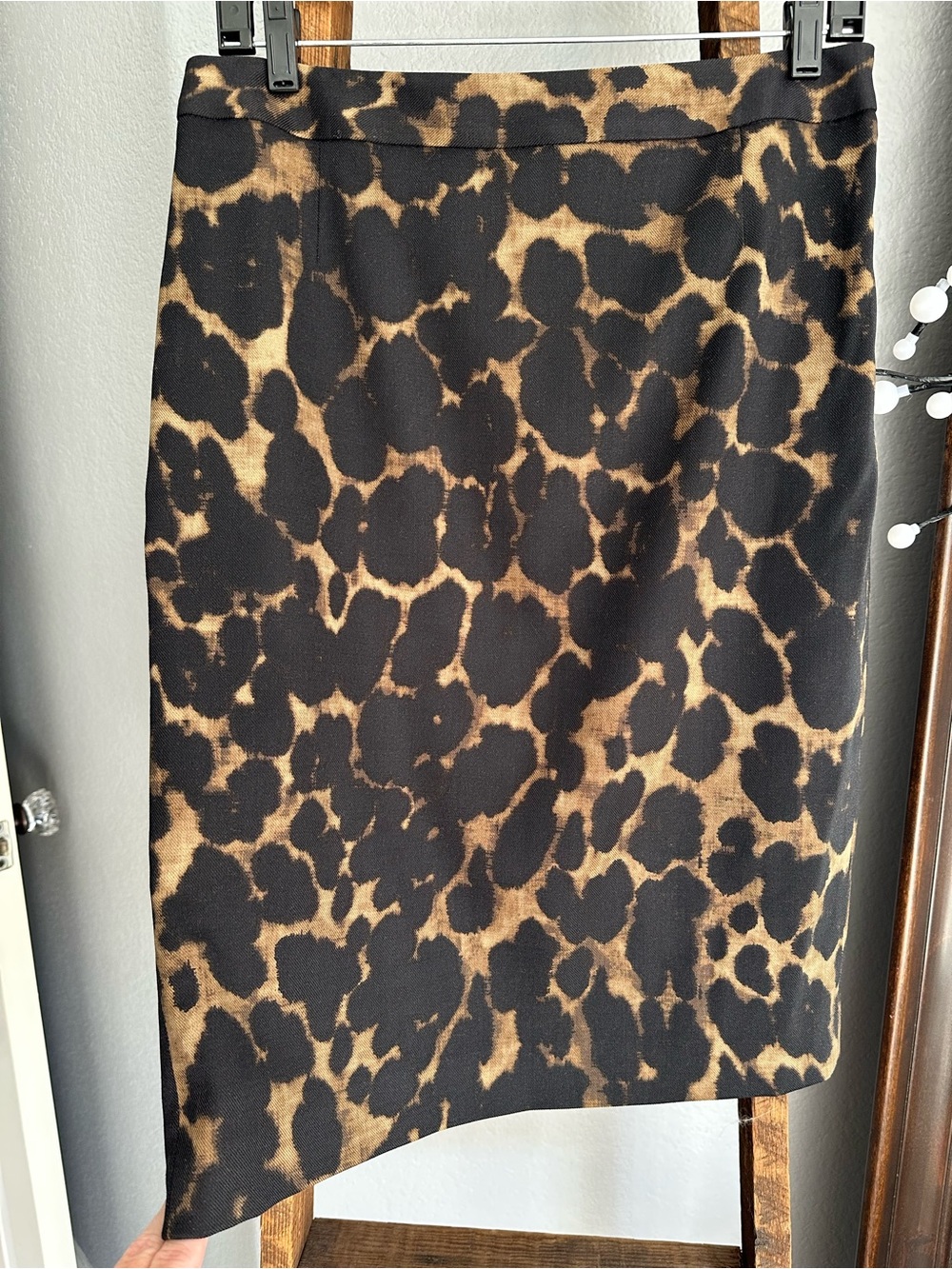 Elie Tahari Leopard-Print Pencil Skirt in Black and Brown, size 8